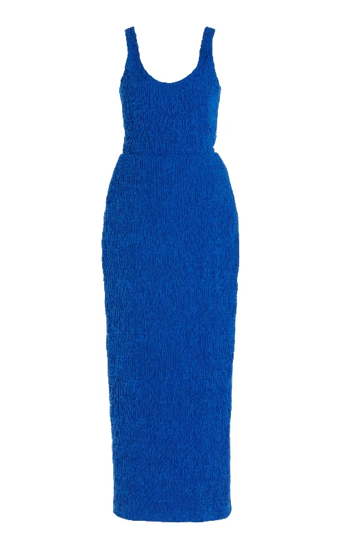 Effortlessly chic outfits for the modern woman Girard Shirred Maxi Dress in Sapphire Aloe Linen Effortlessly chic outfits for the modern woman Girard Shirred Maxi Dress in Sapphire Aloe Linen